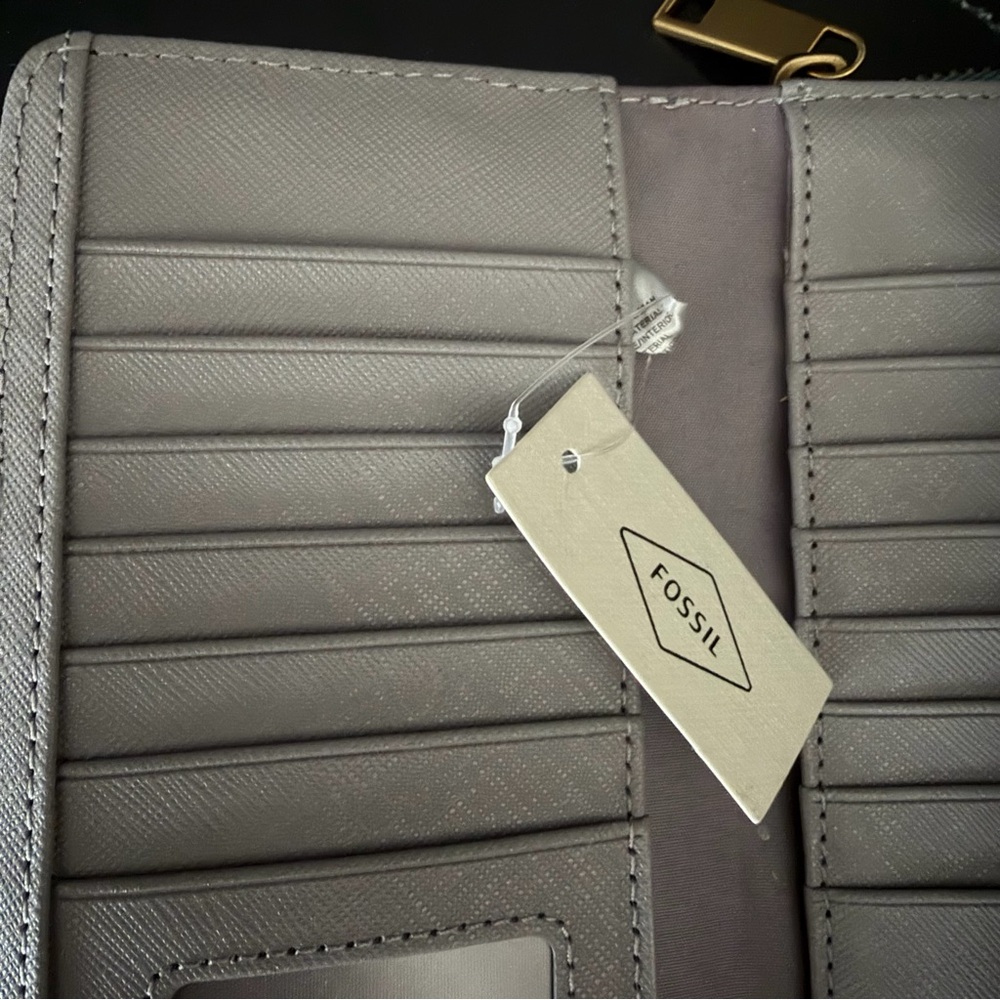 Fossil Sage Green Logo Zip Around Wallet Check Pattern NWT - Picture 10 of 11